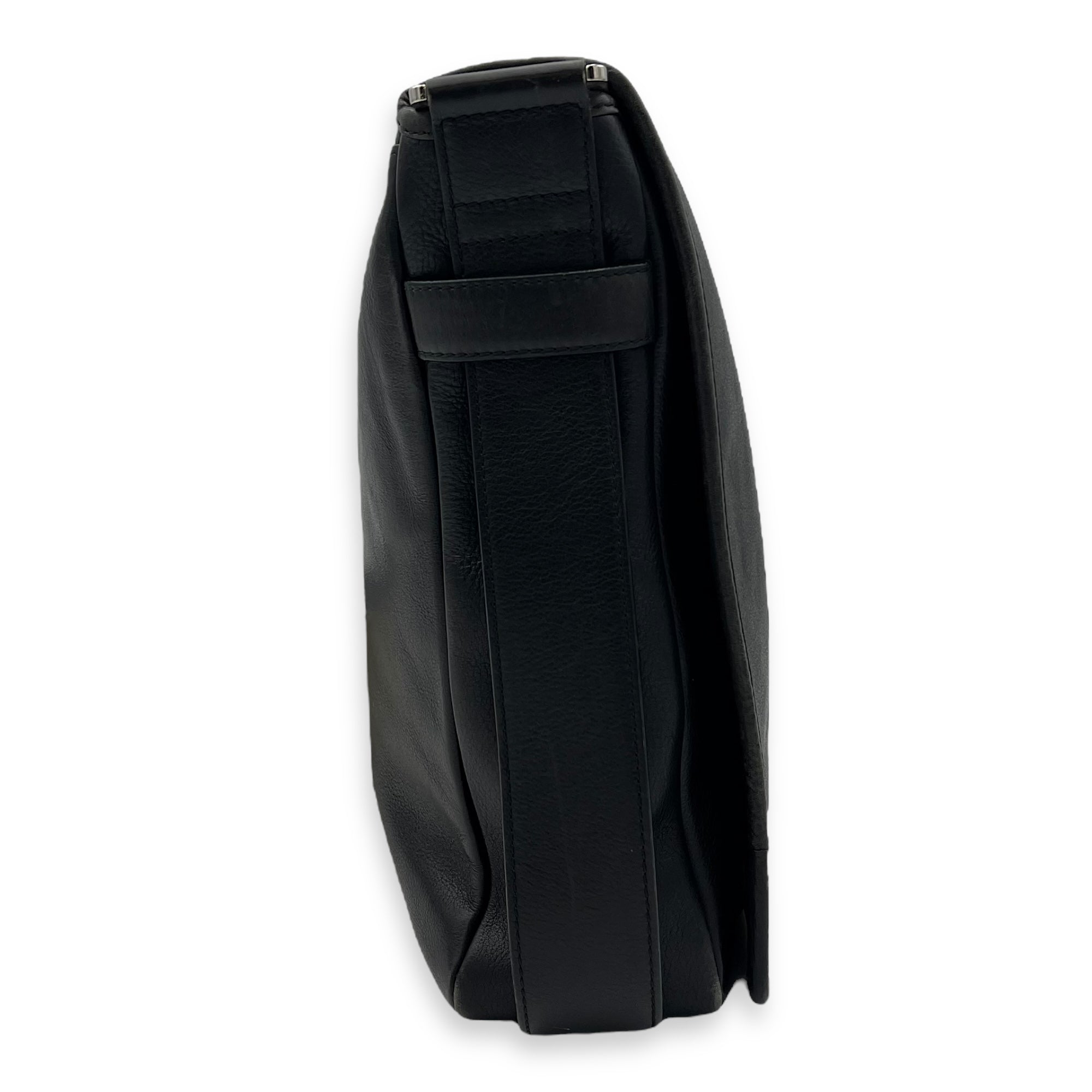 Vintage Crossbody Bag Black in Calfskin, Silver hardware - Image 4