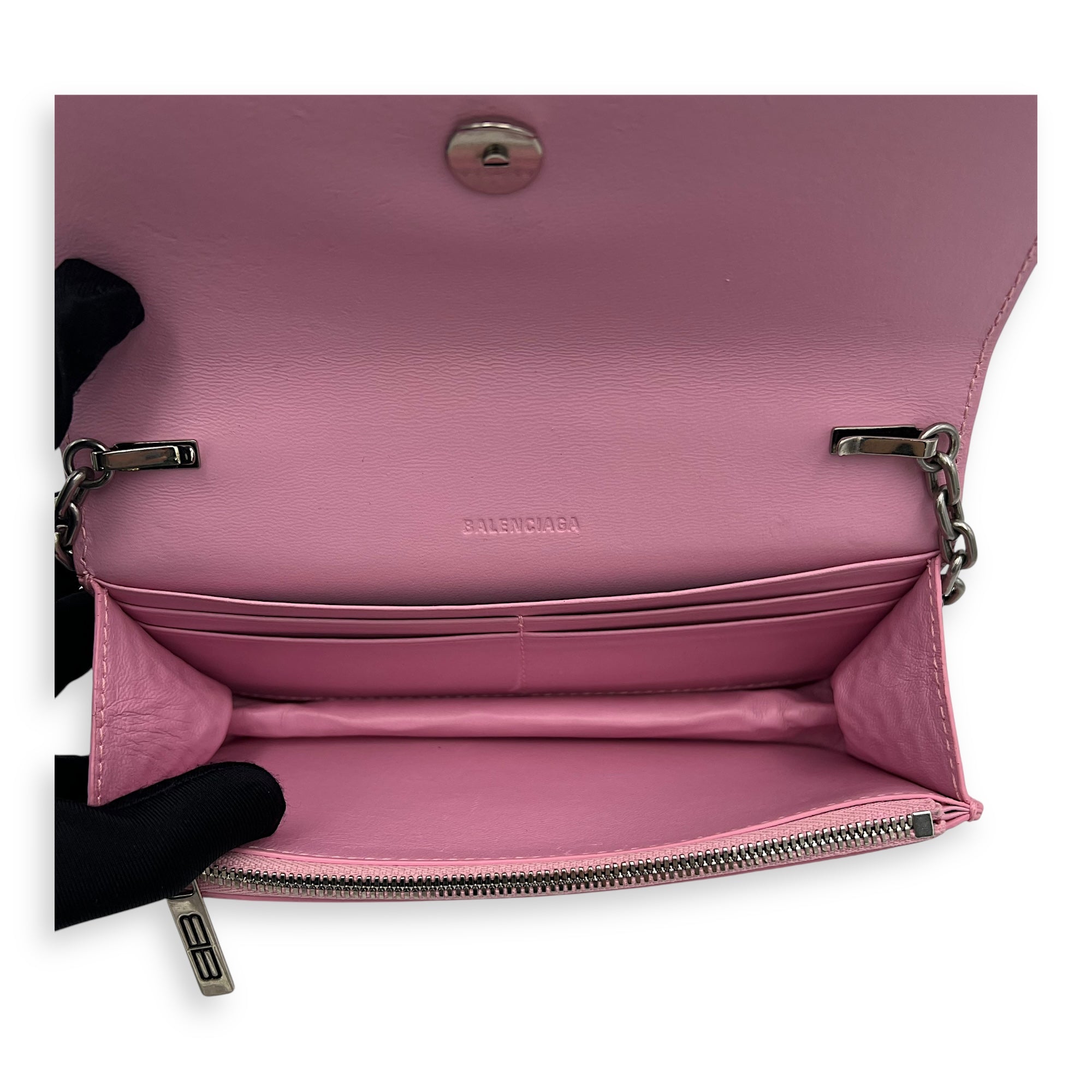 Gossip Wallet On Chain Pink in Crocodile Embossed Calfskin, Silver hardware - Image 7